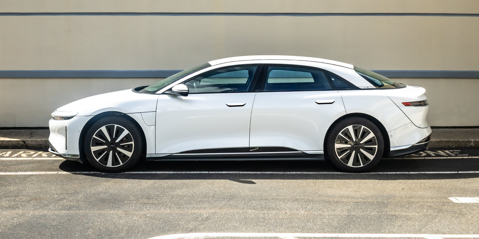 Used 2025 Lucid Air Pure RWD image 3
