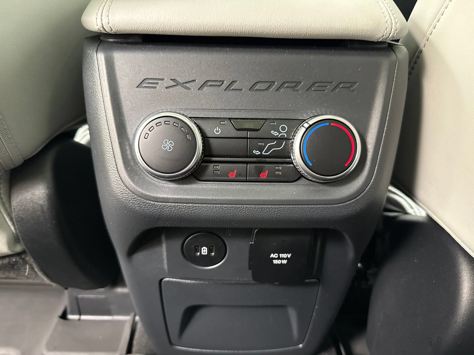 Used 2025 Ford Explorer Platinum w/ Ultimate Package AWD/4WD image 28