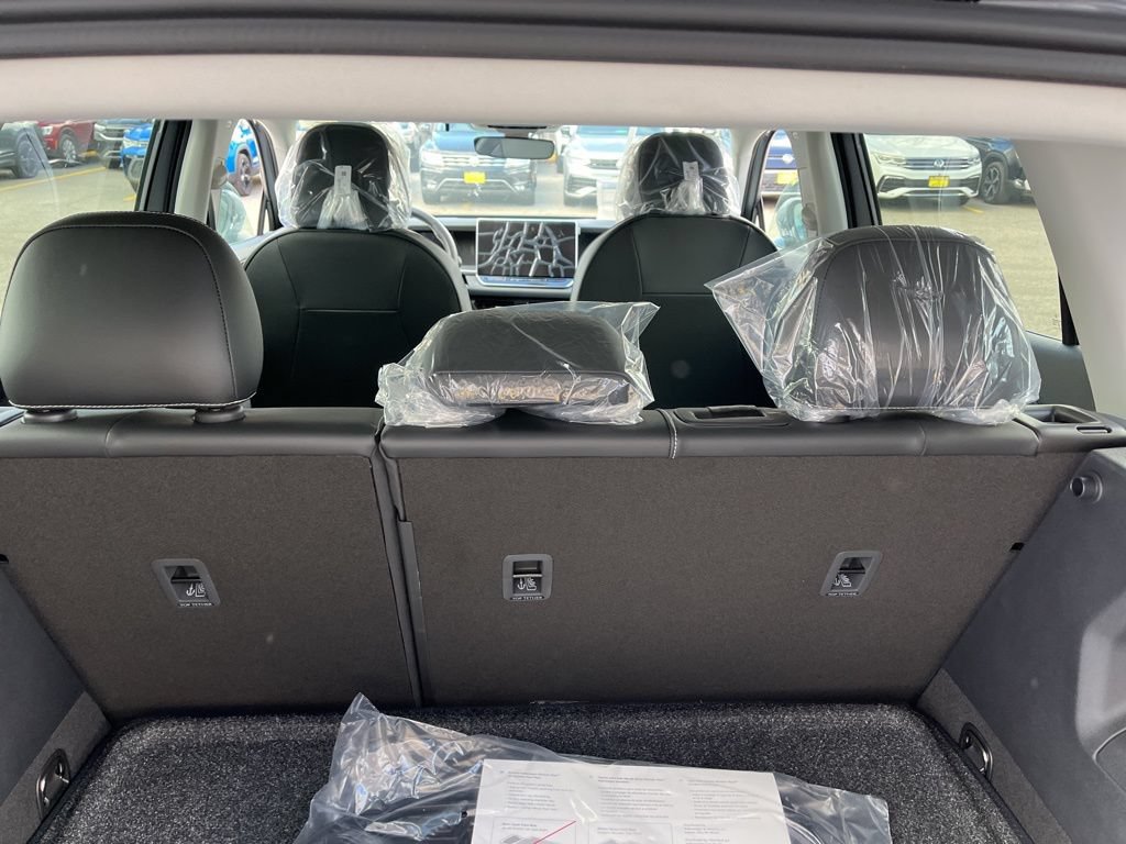 New 2026 Volkswagen Tiguan SE AWD/4WD image 11