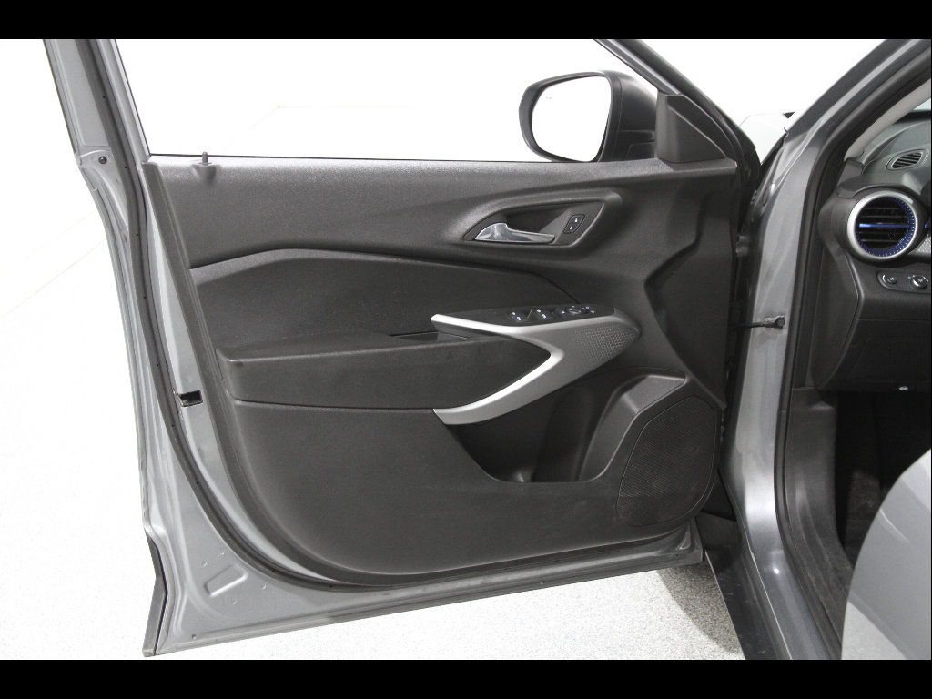 Certified 2024 Chevrolet Trax LS w/ Driver Confidence Package FWD image 4