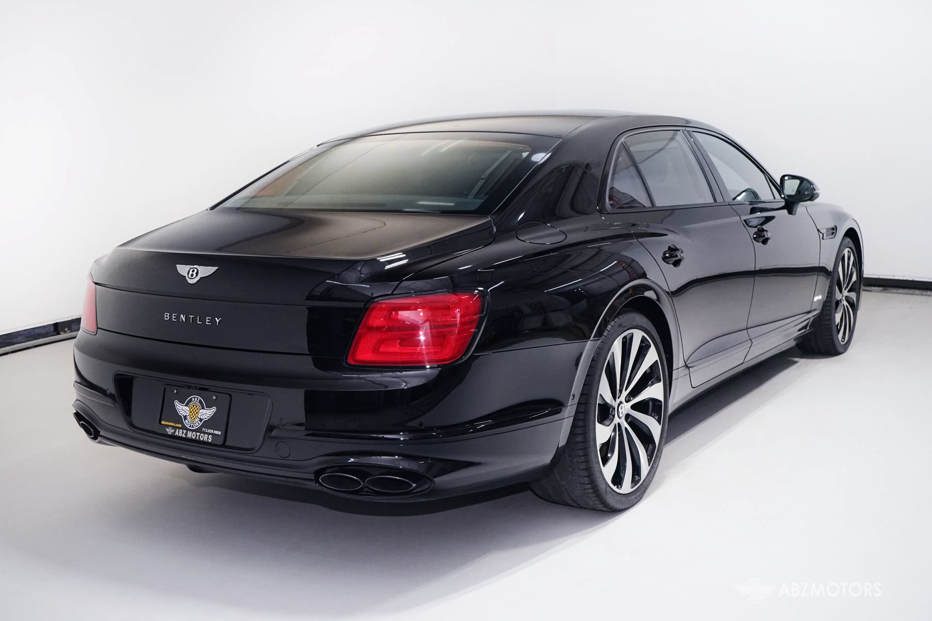 Used 2022 Bentley Flying Spur Plug-In Hybrid AWD/4WD image 5