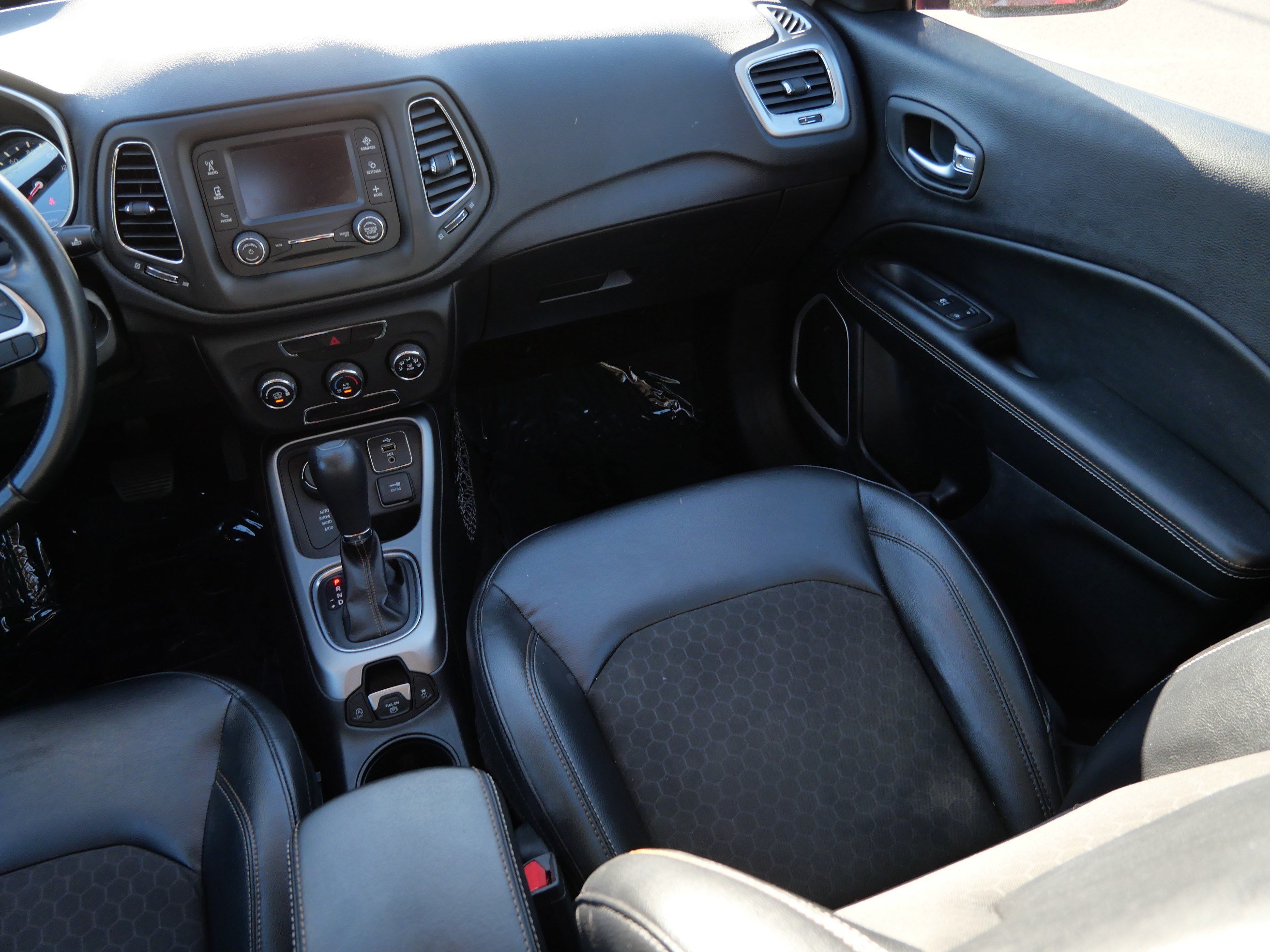 Used 2017 Jeep Compass Latitude AWD/4WD image 11