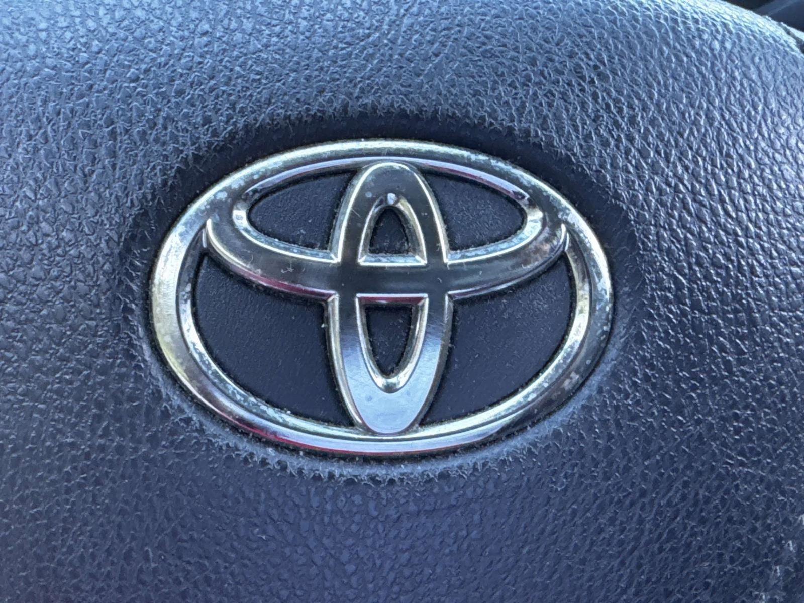Used 2018 Toyota RAV4 LE w/ All Weather Liner Package AWD/4WD image 29