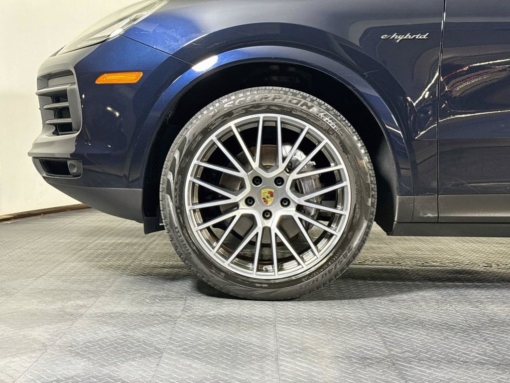 Certified 2023 Porsche Cayenne Platinum Edition AWD/4WD image 30