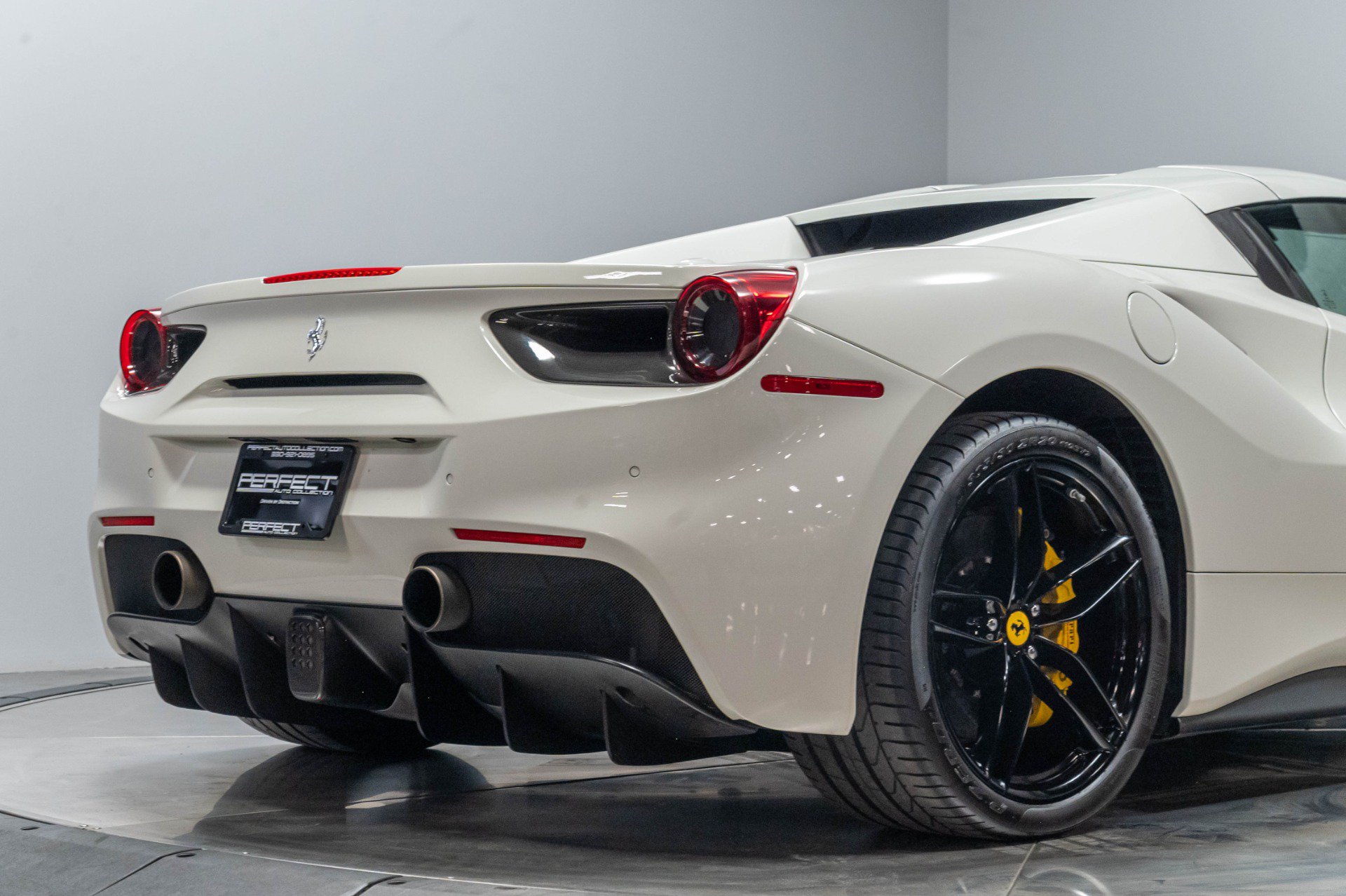 Used 2016 Ferrari 488 Spider RWD image 21