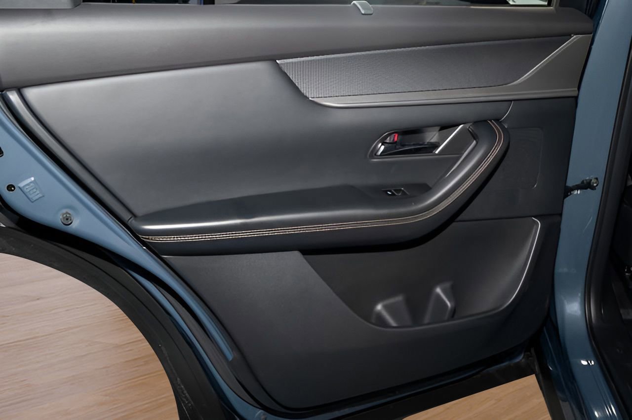 Used 2025 MAZDA CX-70 3.3 Turbo S w/ Premium Package image 12