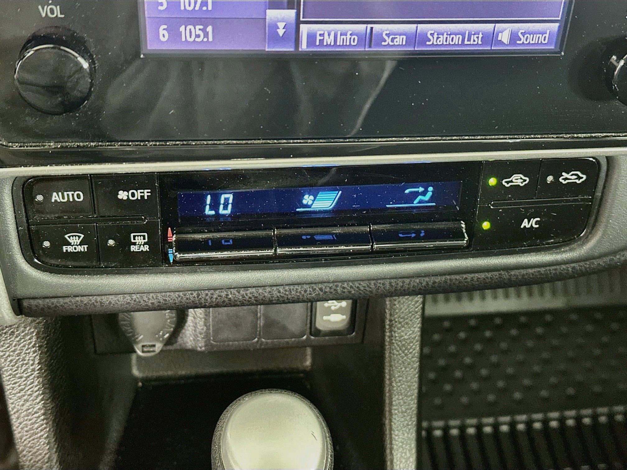 Used 2018 Toyota Corolla LE FWD image 22
