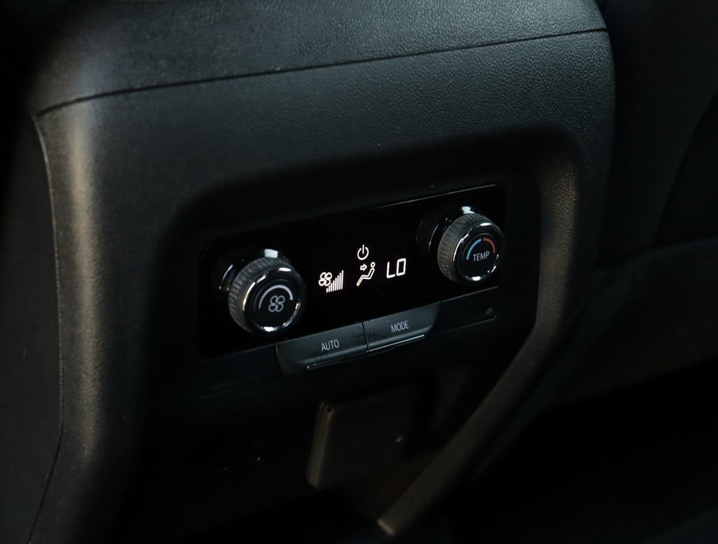 Used 2024 Chevrolet Traverse Z71 image 28