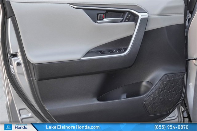 Used 2020 Toyota RAV4 Limited image 13