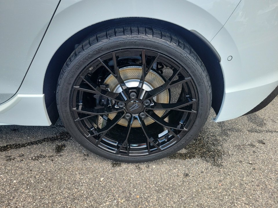 New 2025 Volkswagen Golf R Black Edition image 27