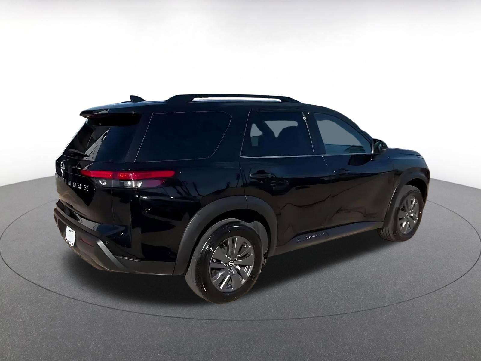 Used 2025 Nissan Pathfinder SV image 15