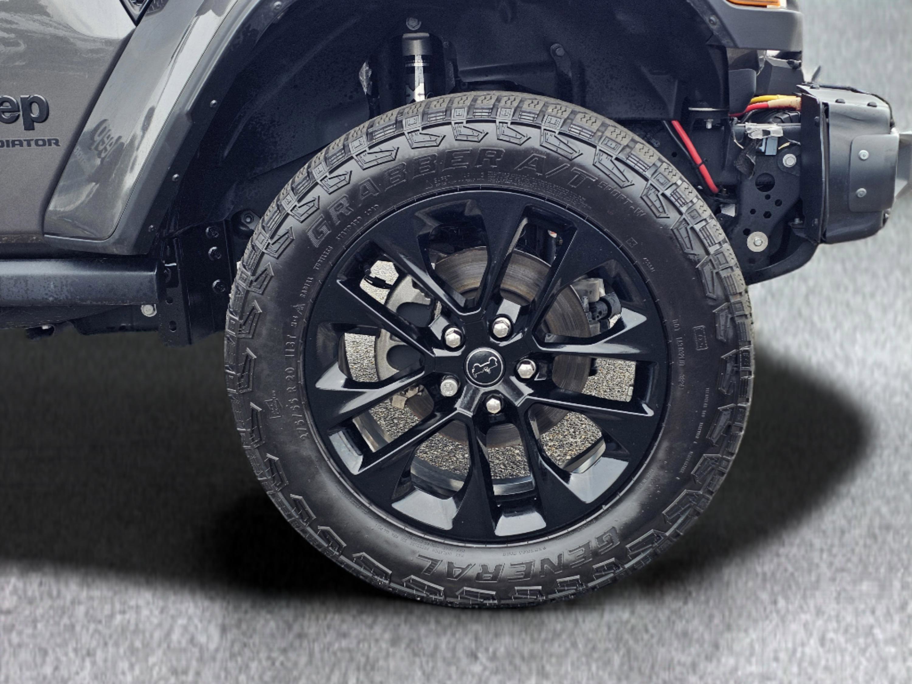 Used 2025 Jeep Gladiator Sport AWD/4WD image 6