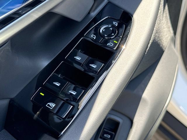 Used 2026 BMW i5 eDrive40 w/ Premium Package RWD image 19