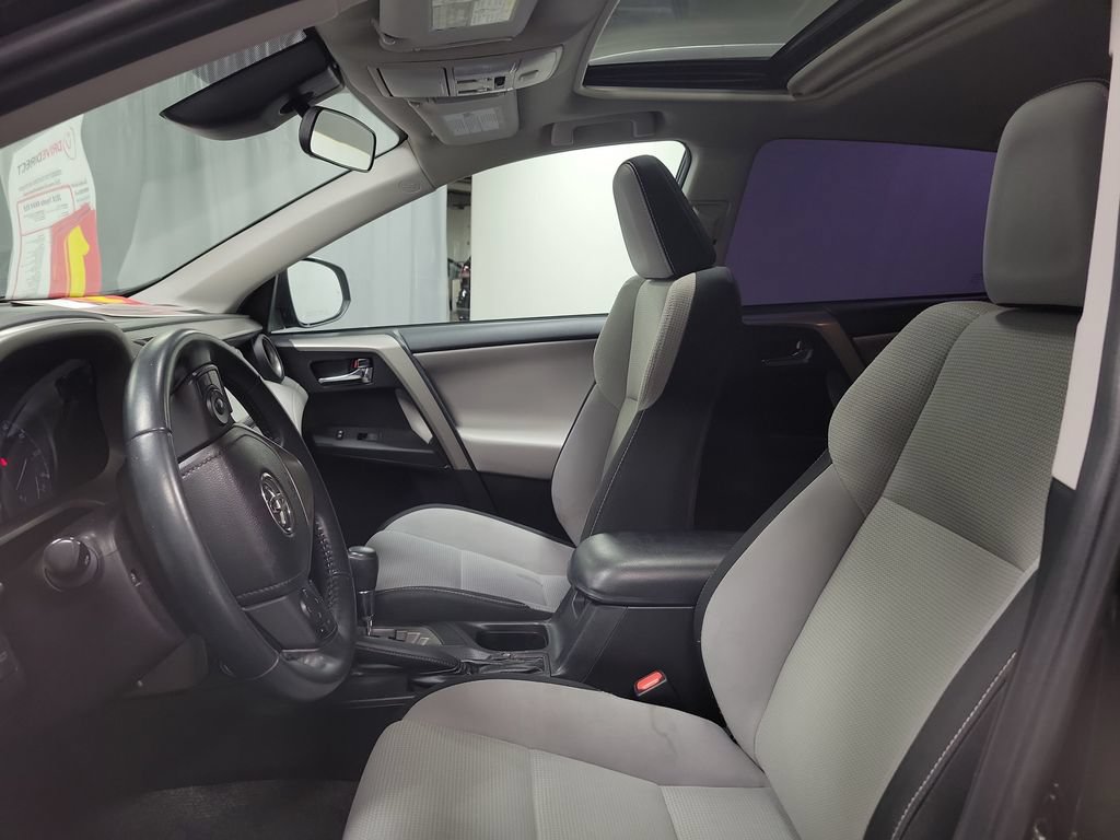 Used 2018 Toyota RAV4 XLE FWD image 12