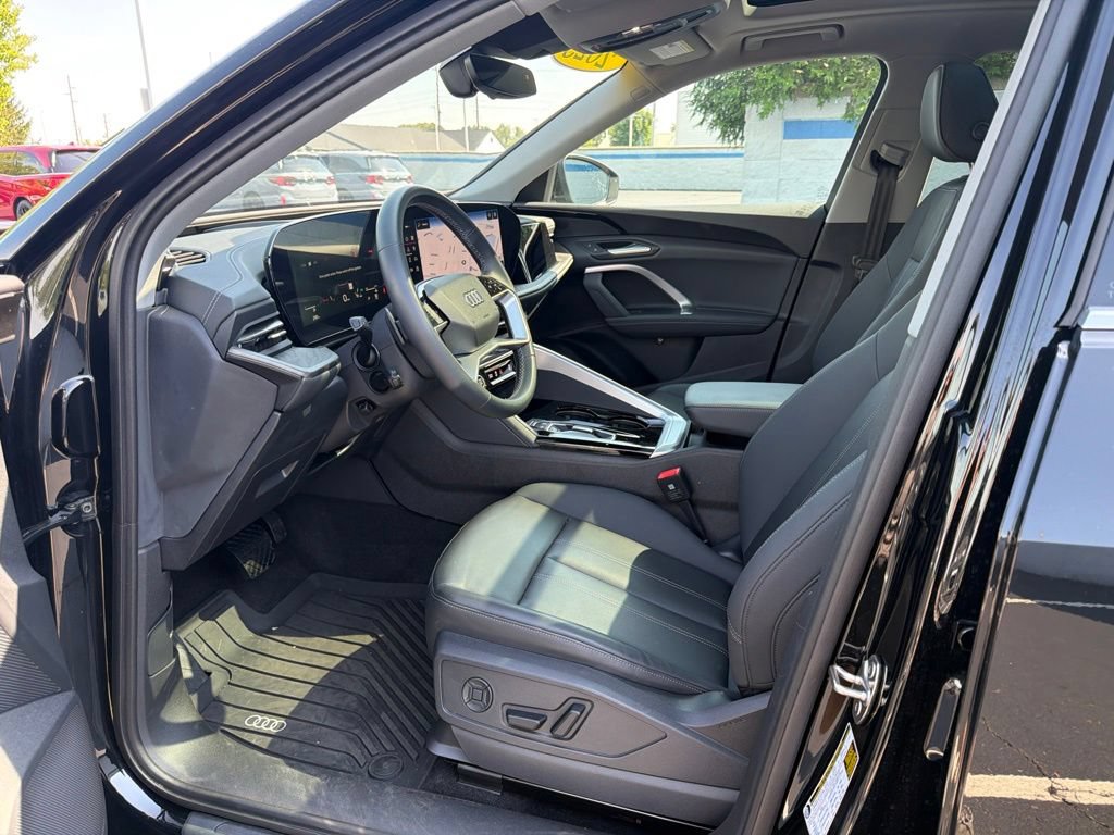 Used 2025 Audi Q5 Premium w/ Convenience Package AWD/4WD image 17