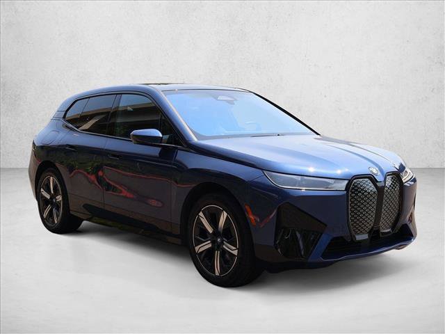 Used 2023 BMW iX xDrive50 w/ Sport Package AWD/4WD image 4