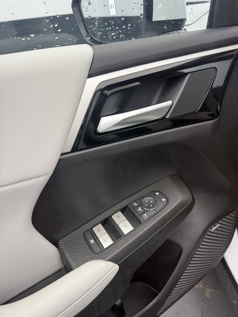 New 2025 Mitsubishi Outlander SE image 16