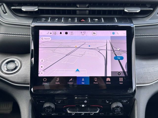 Used 2023 Jeep Grand Cherokee Limited w/ Black Appearance Package image 15