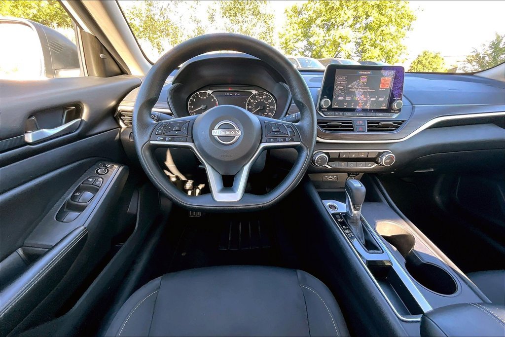Used 2025 Nissan Altima 2.5 SV FWD image 7