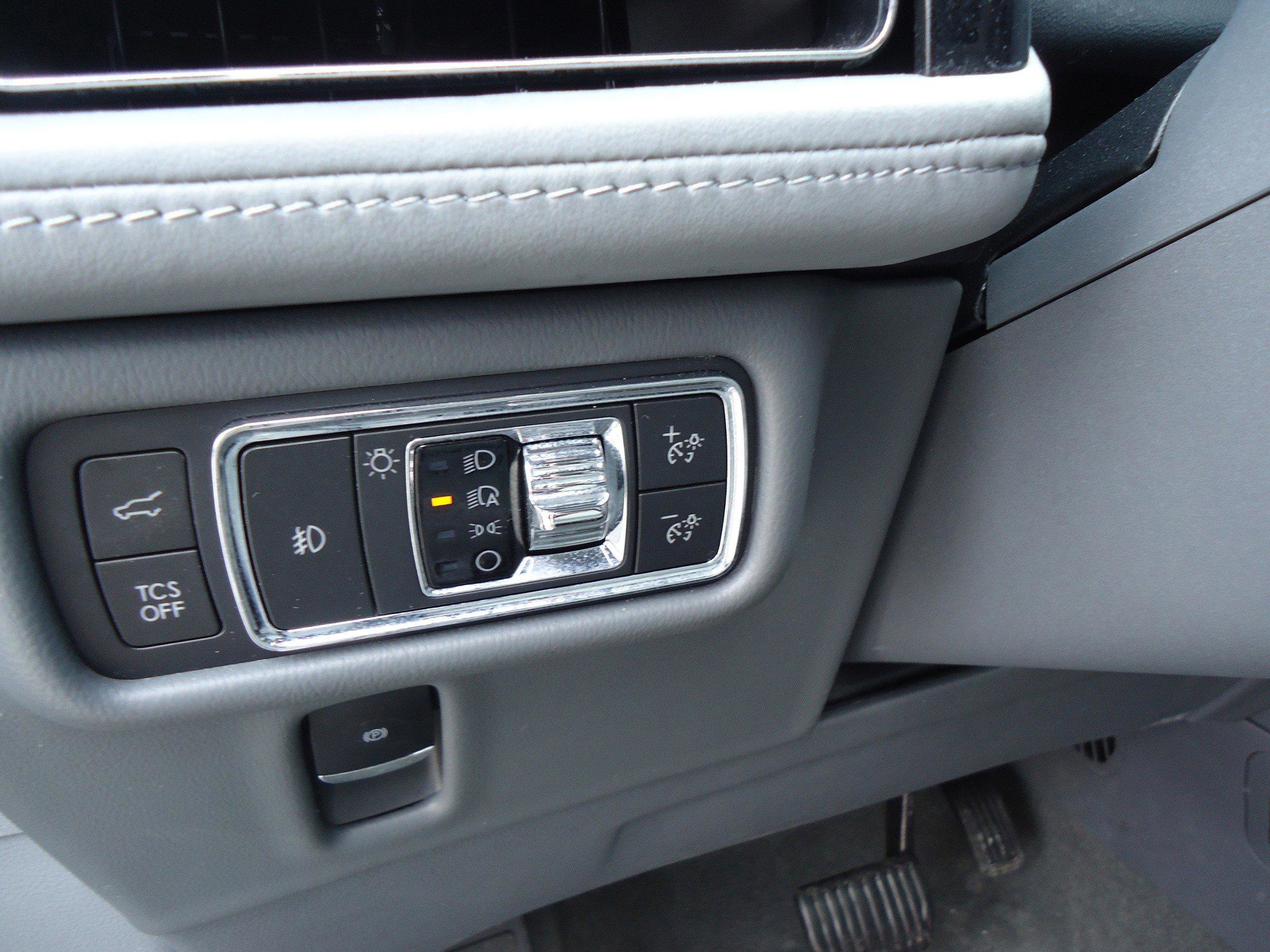 Used 2023 Lincoln Nautilus Reserve w/ Equipment Group 202A image 14