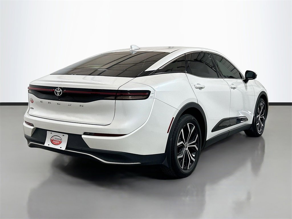 Used 2023 Toyota Crown XLE image 4