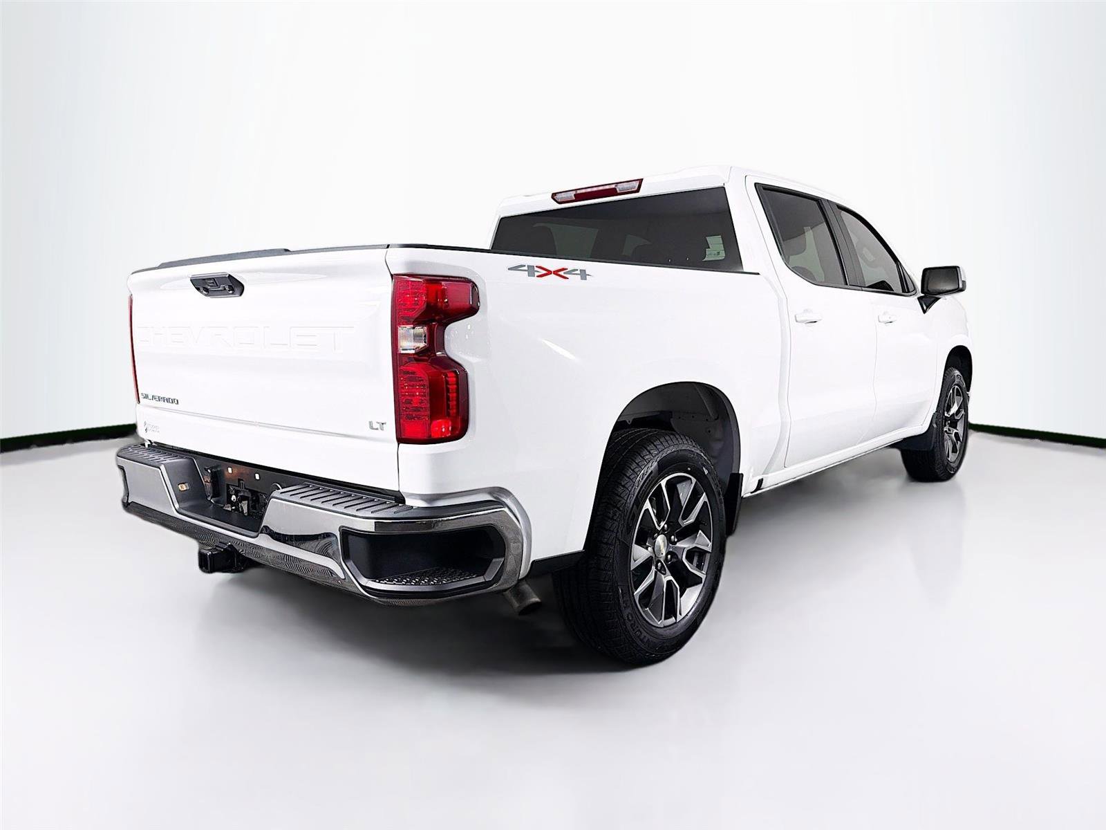 Used 2022 Chevrolet Silverado 1500 LT AWD/4WD image 7