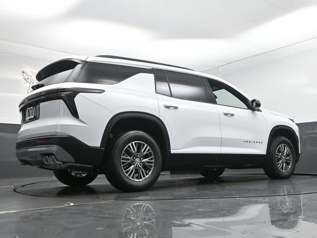 New 2027 Chevrolet Traverse LT w/ LPO, Floor Liner Package AWD/4WD image 12