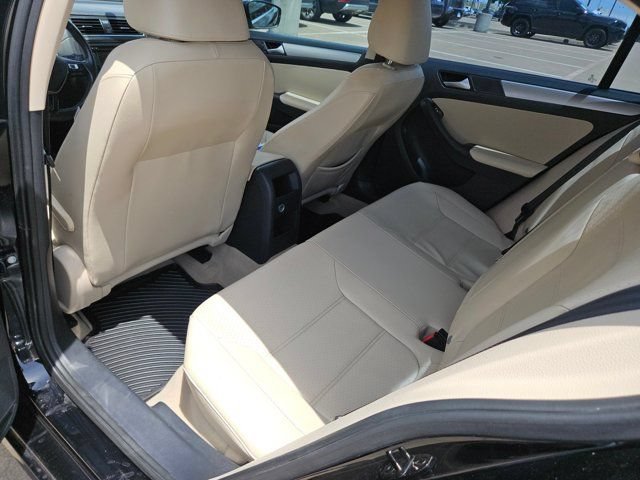 Used 2015 Volkswagen Jetta SE FWD image 11