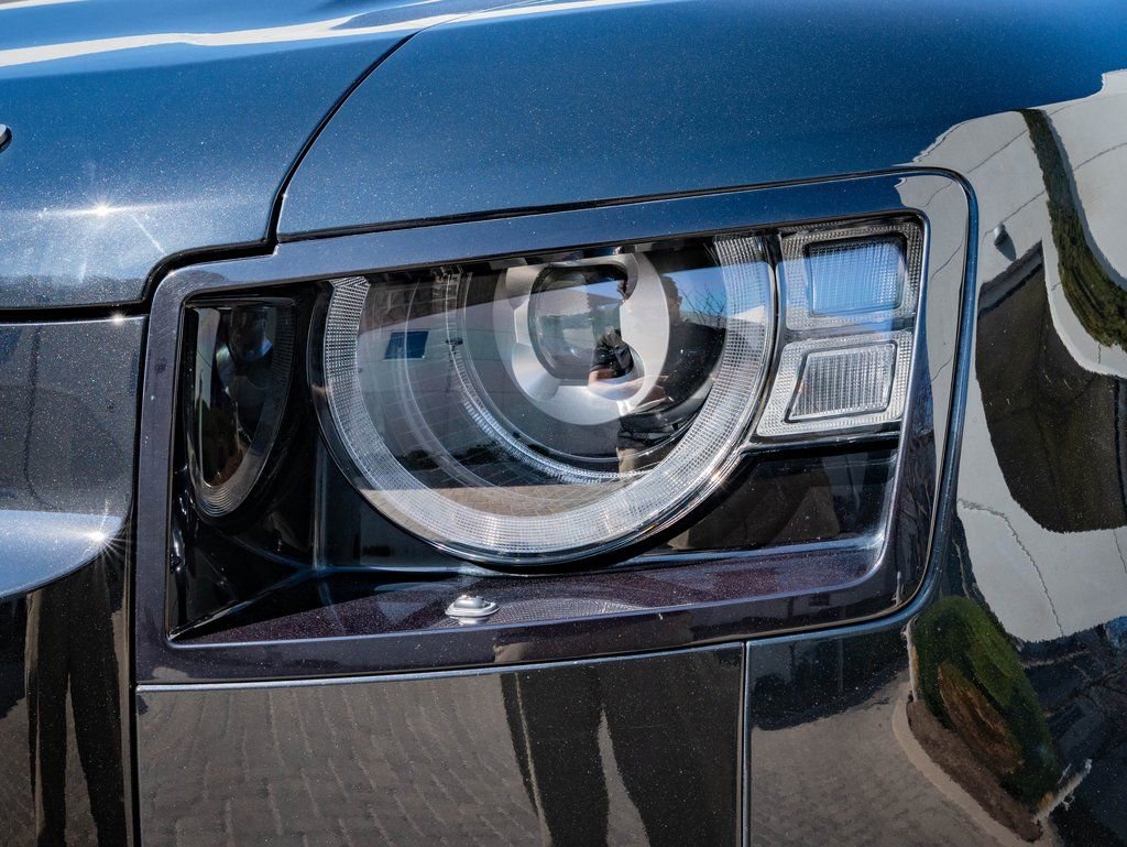 Used 2023 Land Rover Defender 130 X-Dynamic SE image 15