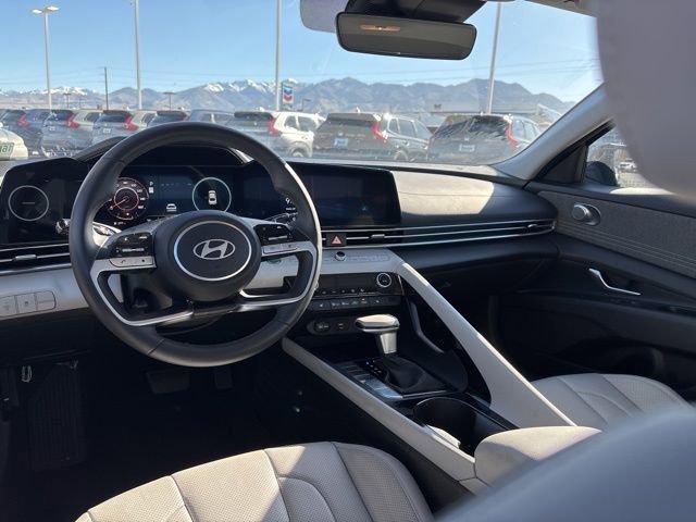 Used 2025 Hyundai Elantra Limited FWD image 22