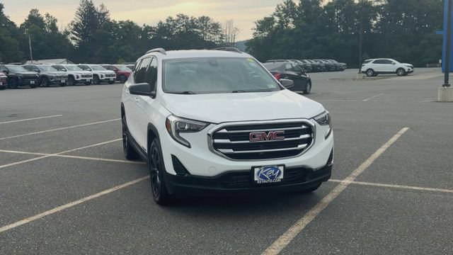 Used 2020 GMC Terrain SLE w/ Driver Convenience Package AWD/4WD image 3