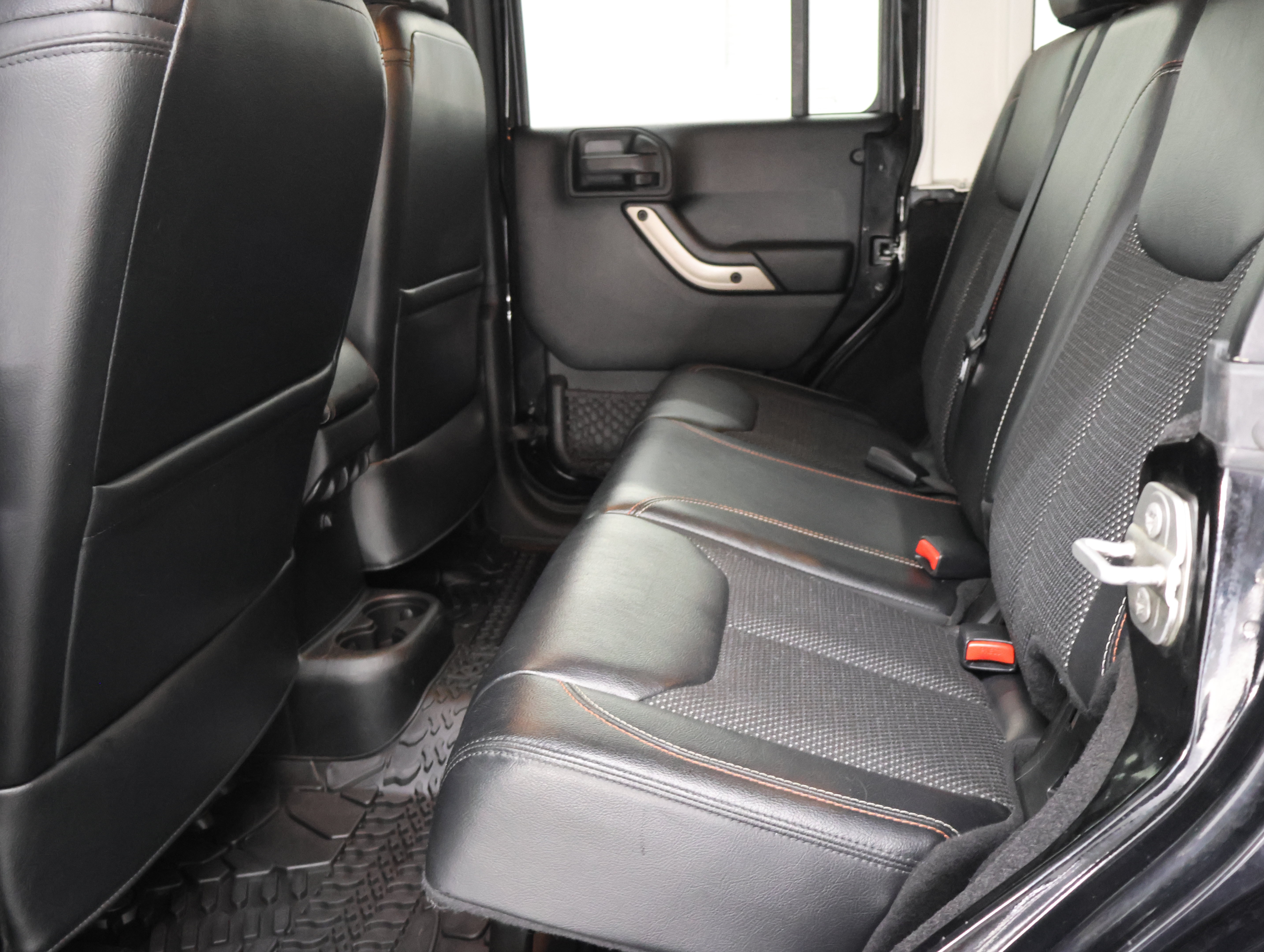 Used 2016 Jeep Wrangler Unlimited Sahara AWD/4WD image 8