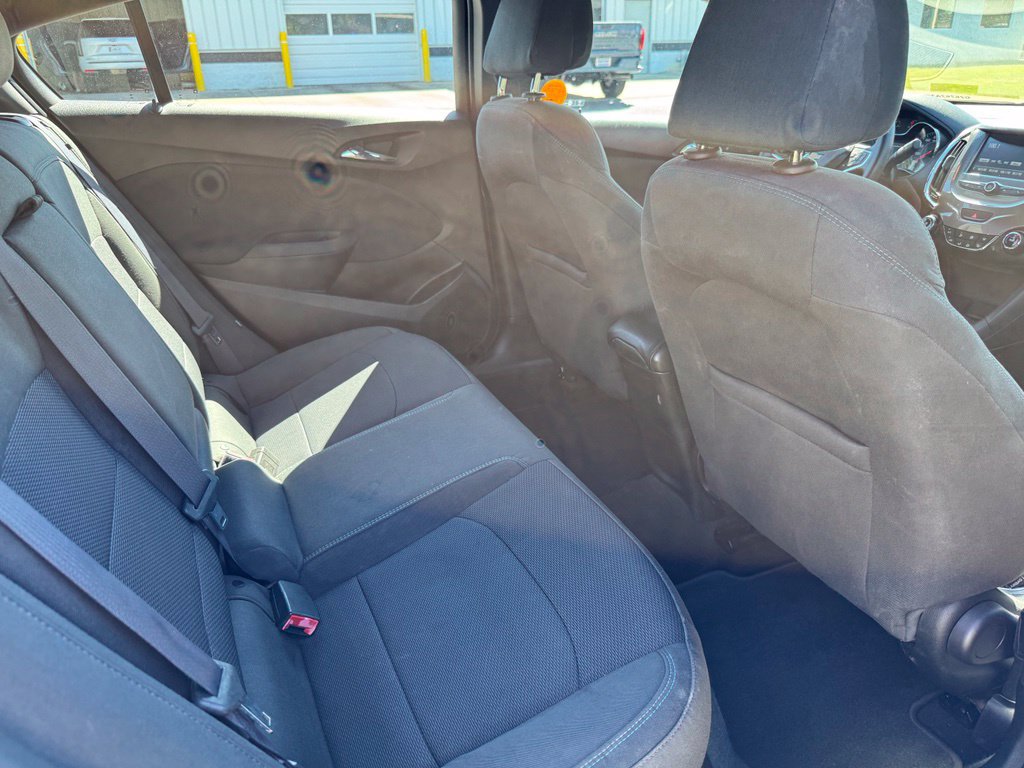 Used 2017 Chevrolet Cruze LT FWD image 11