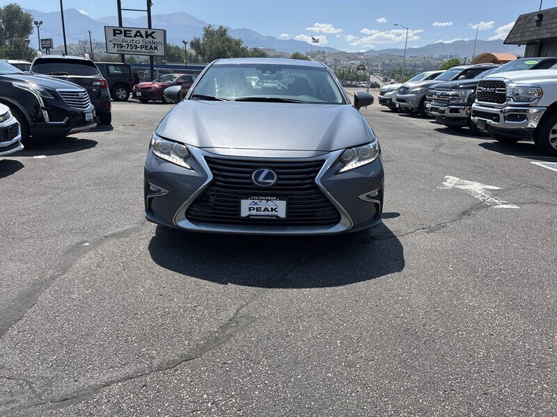 Used 2017 Lexus ES 300h w/ Navigation System Package FWD image 2