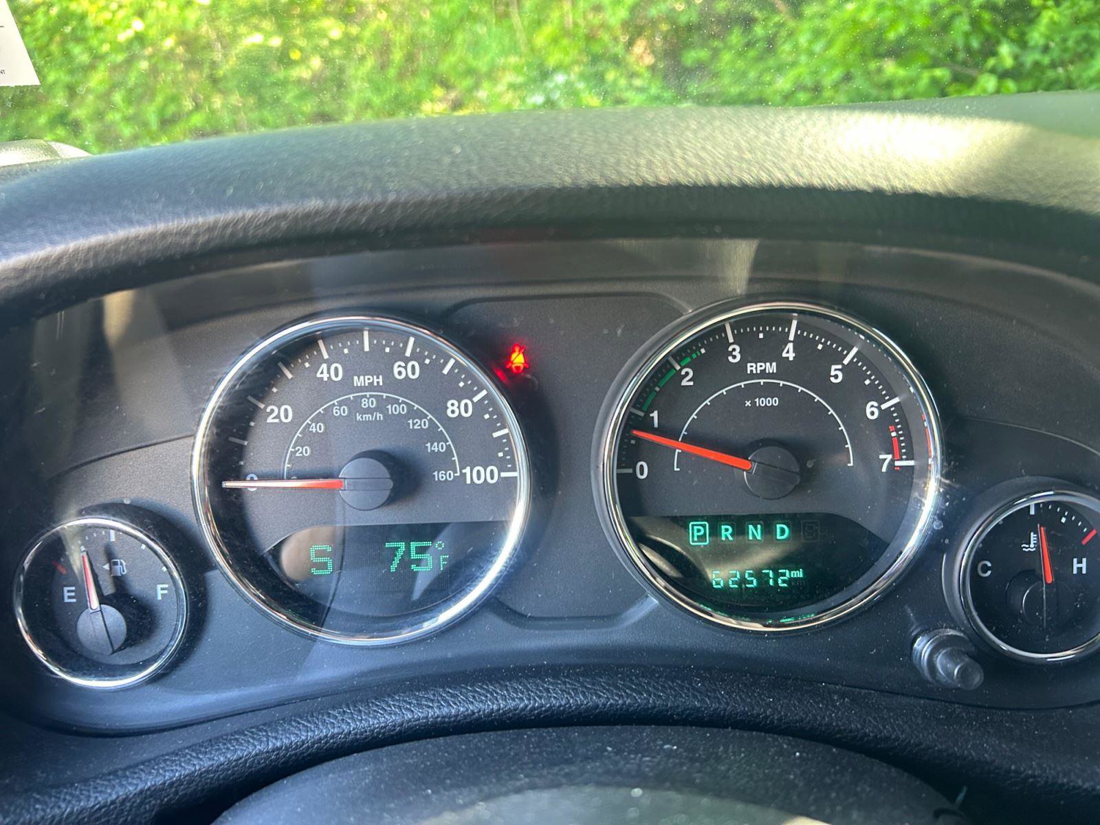 Used 2018 Jeep Wrangler Unlimited Sahara w/ Connectivity Group AWD/4WD image 17