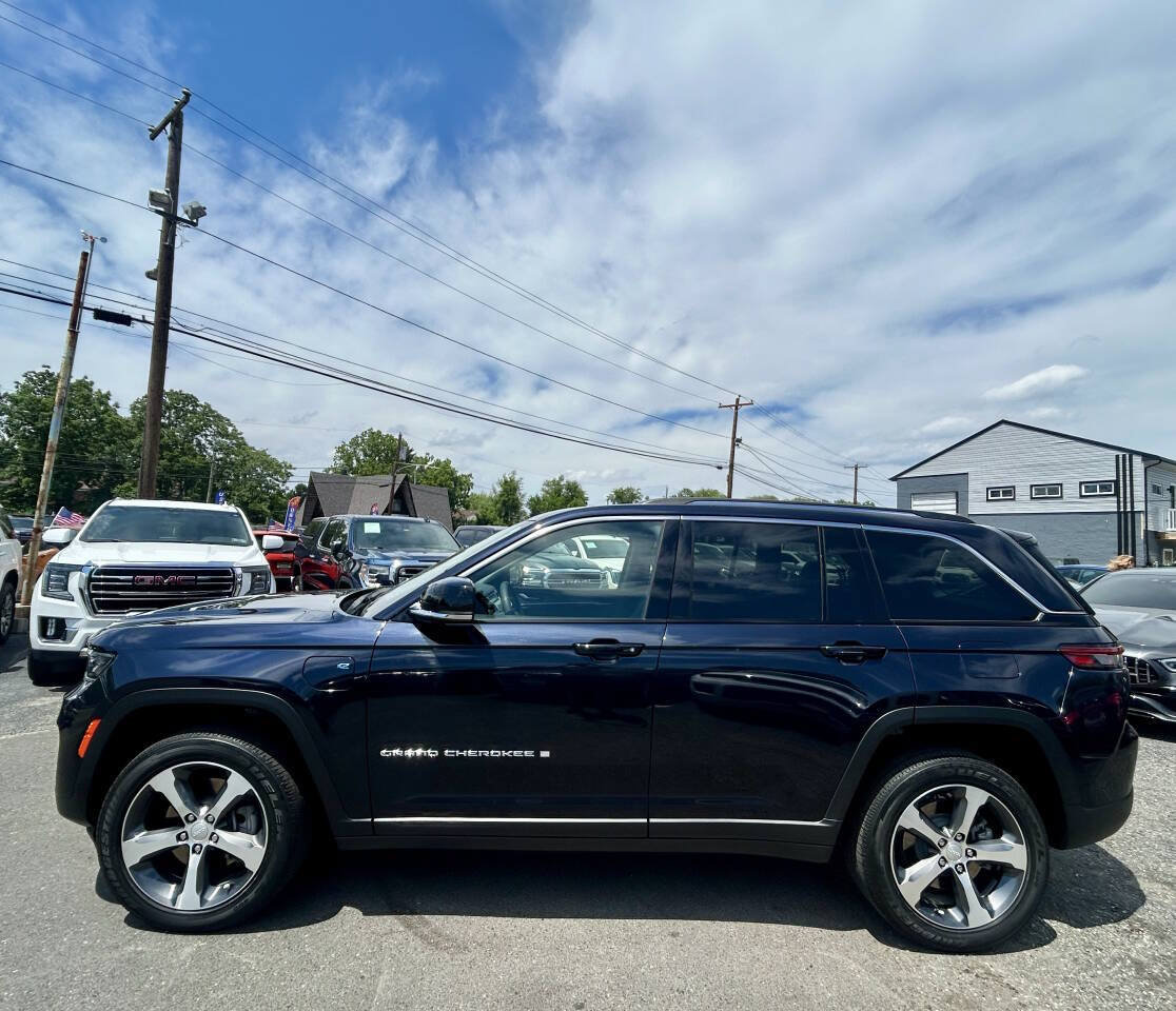 Used 2022 Jeep Grand Cherokee Limited 4xe AWD/4WD image 3