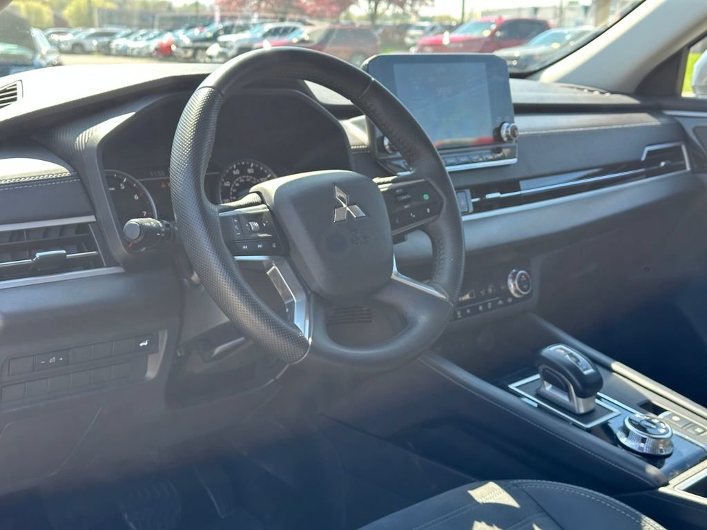 Used 2024 Mitsubishi Outlander SE AWD/4WD image 23