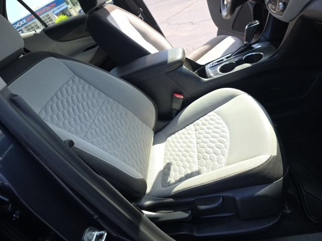Used 2018 Chevrolet Equinox LS FWD image 34