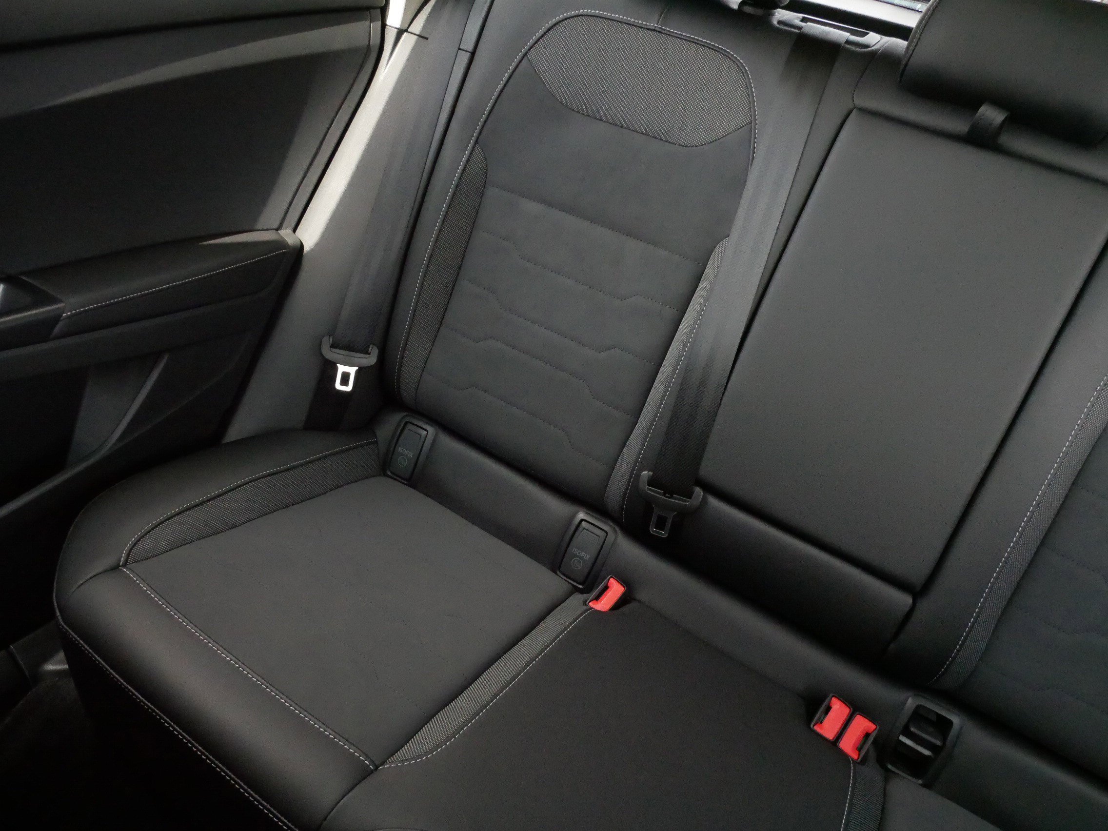 Certified 2025 Volkswagen Taos SE AWD/4WD image 12
