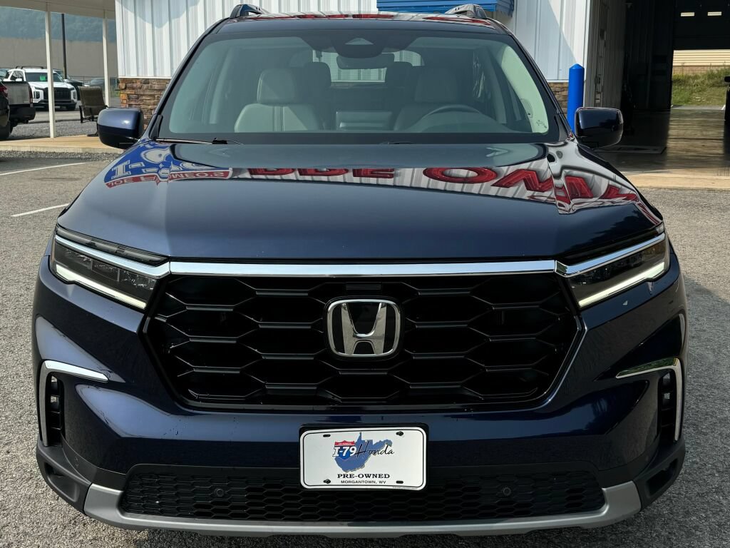 Used 2025 Honda Pilot Touring image 2