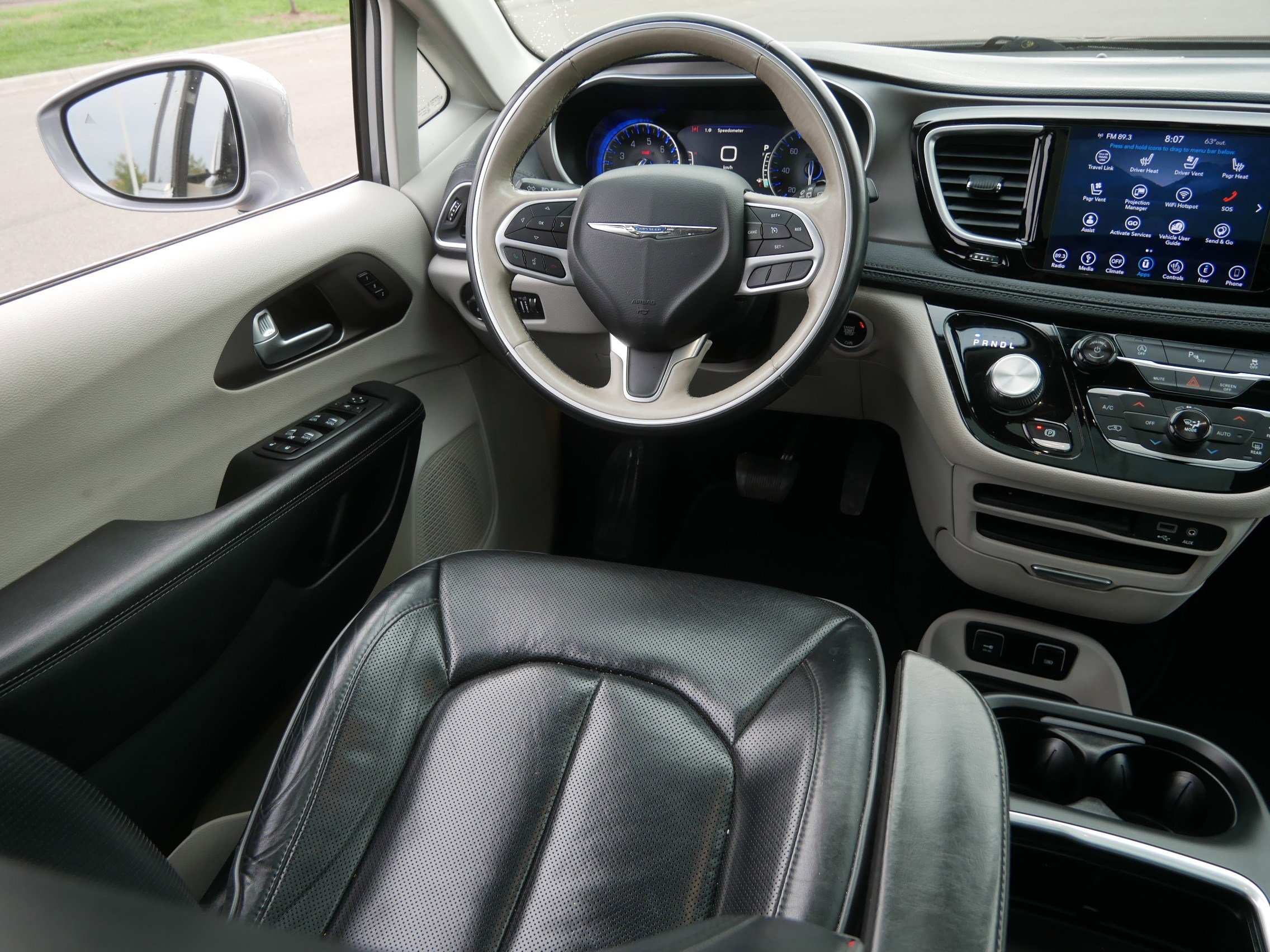 Used 2018 Chrysler Pacifica Limited FWD image 9