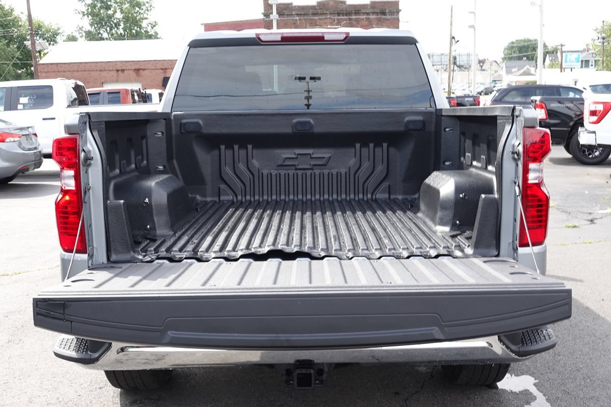 Used 2024 Chevrolet Silverado 1500 LT AWD/4WD image 12