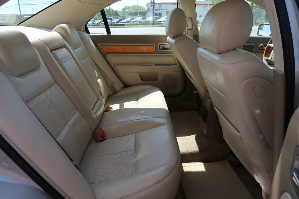 Used 2006 Lincoln Zephyr image 8