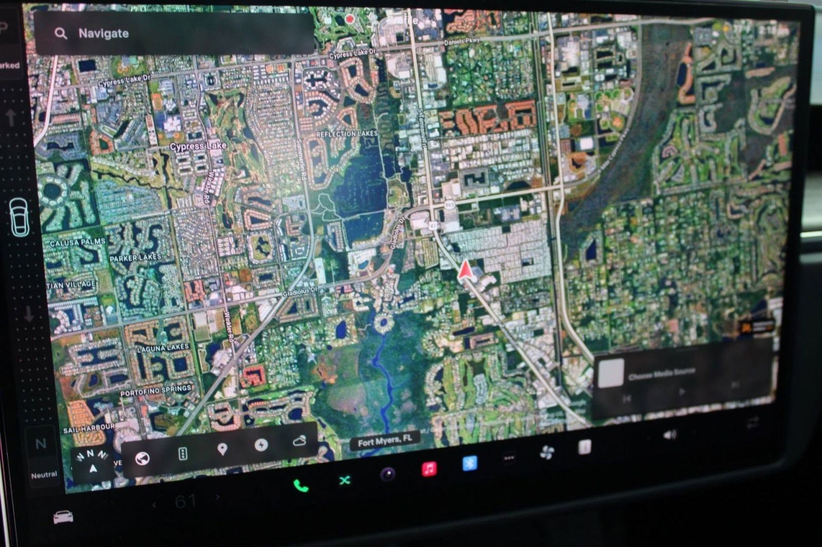 Used 2022 Tesla Model S AWD image 21