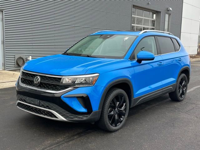 Certified 2024 Volkswagen Taos SE image 3