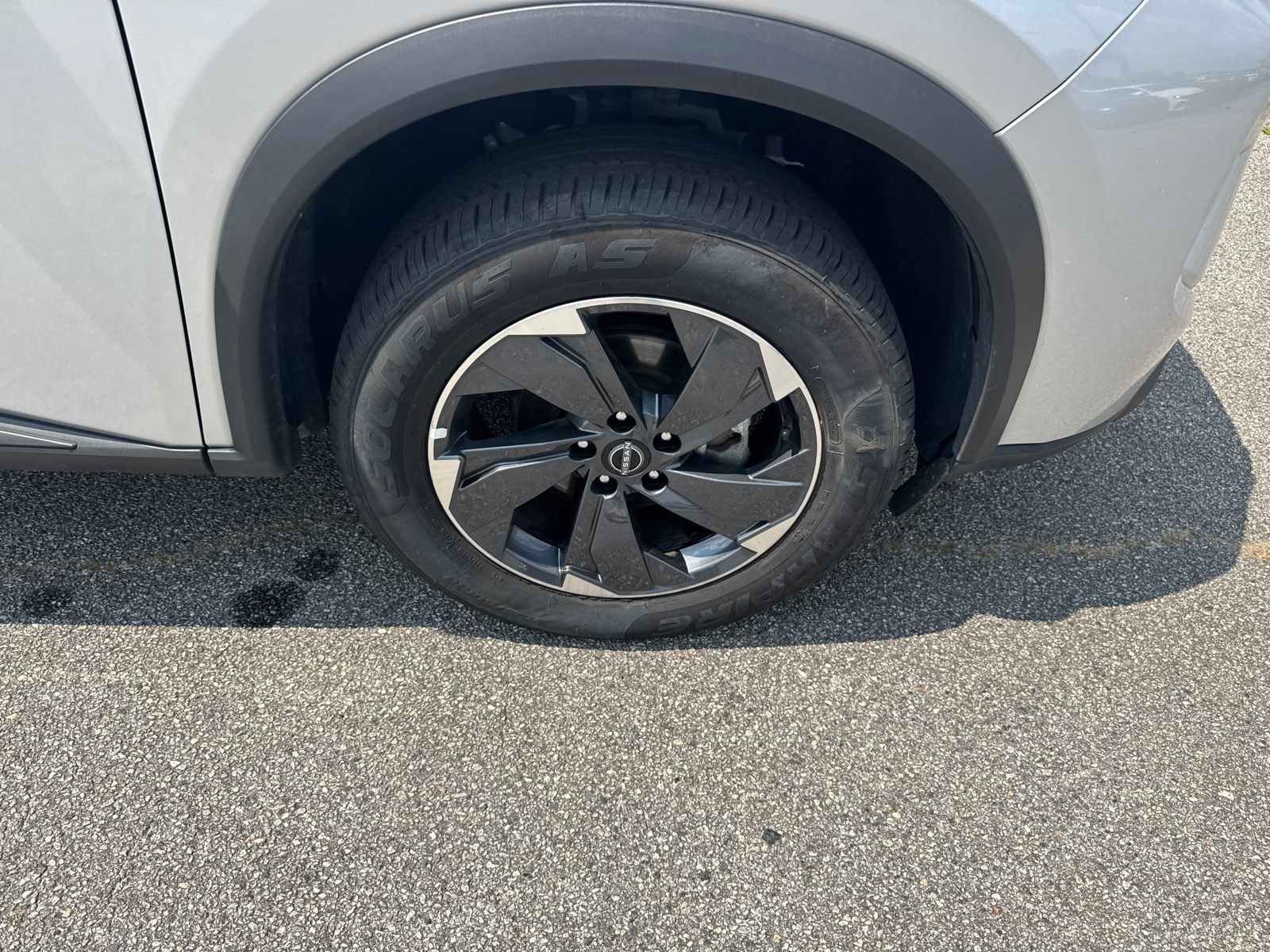 Used 2025 Nissan Rogue SV FWD image 12