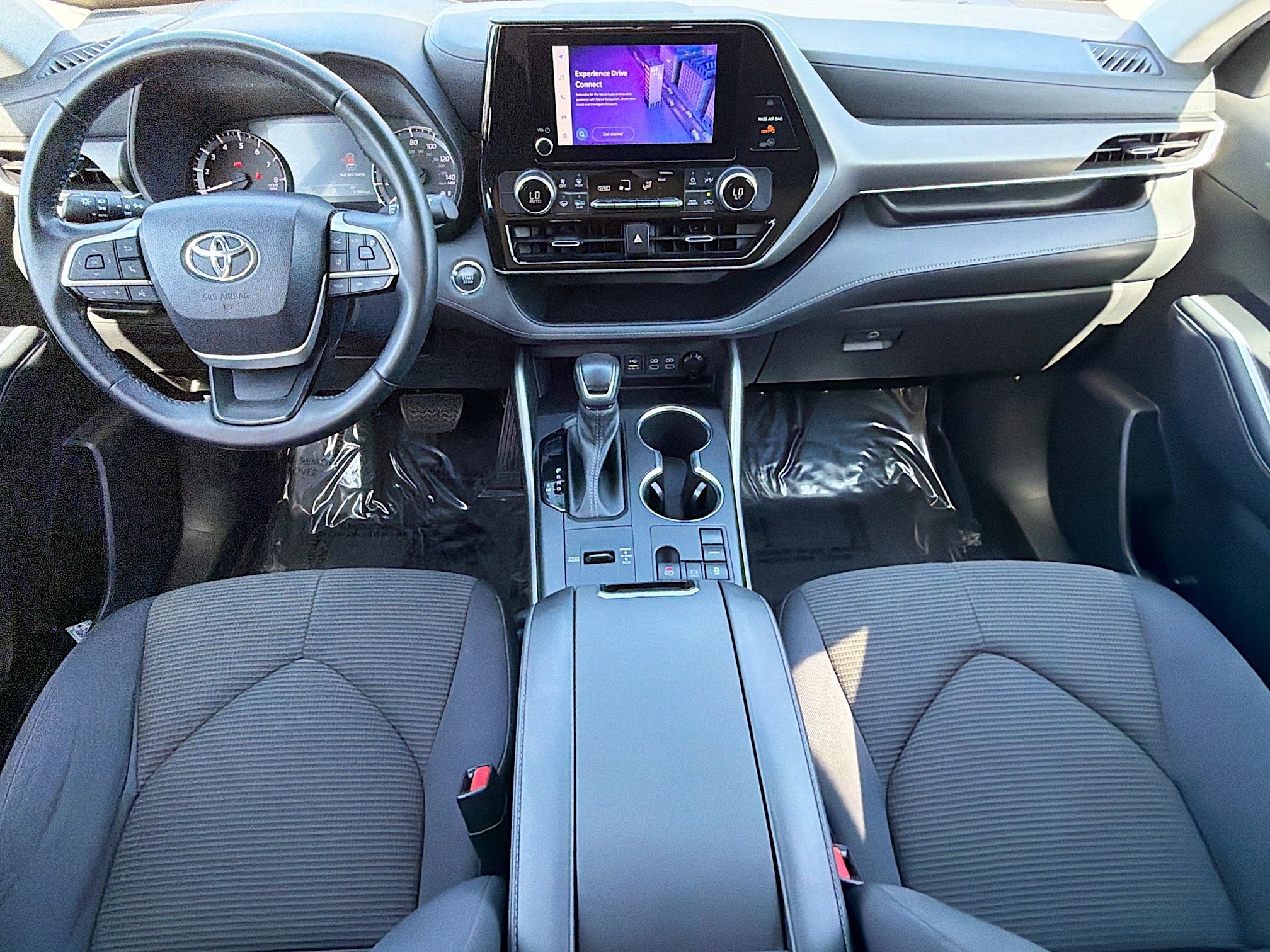 Used 2023 Toyota Highlander LE image 15