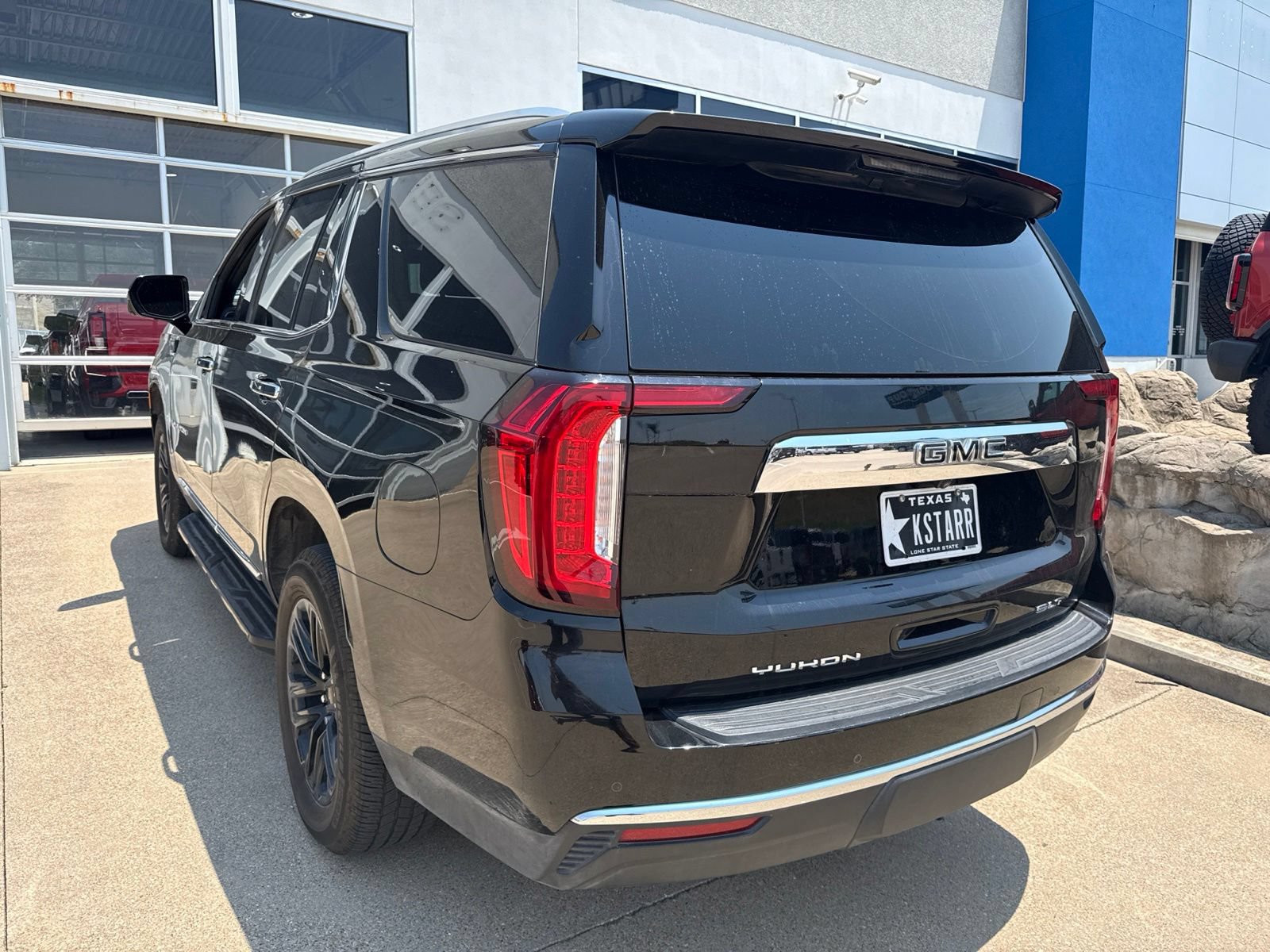 Used 2023 GMC Yukon SLT w/ SLT Luxury Package RWD image 8