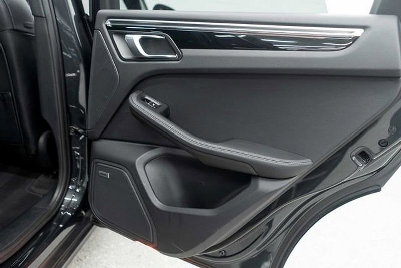 Used 2023 Porsche Macan image 30