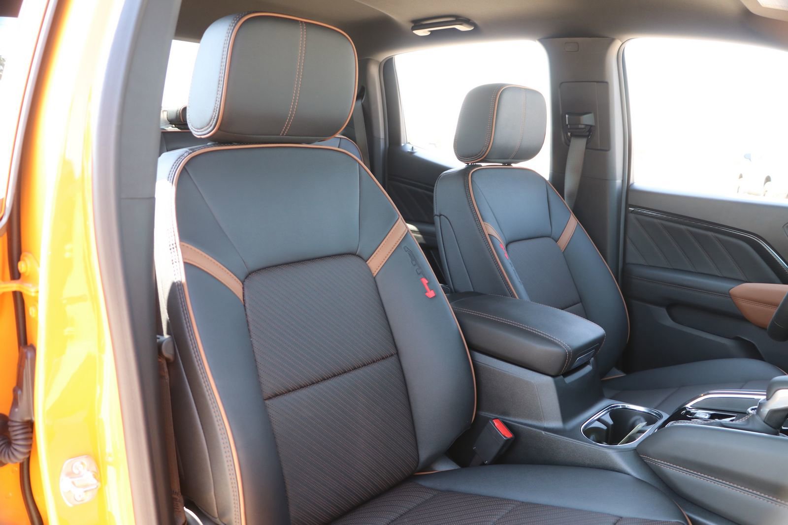 New 2025 GMC Canyon AT4 w/ AT4 Premium Package image 33